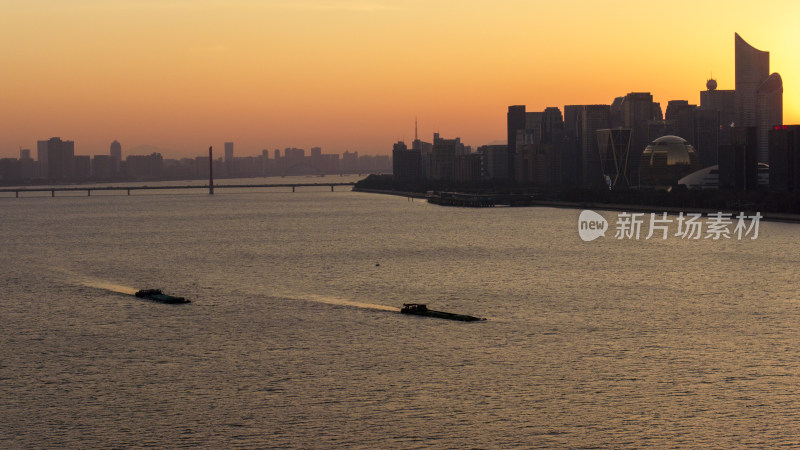 浙江省杭州市钱塘江滨江两岸夕阳风光