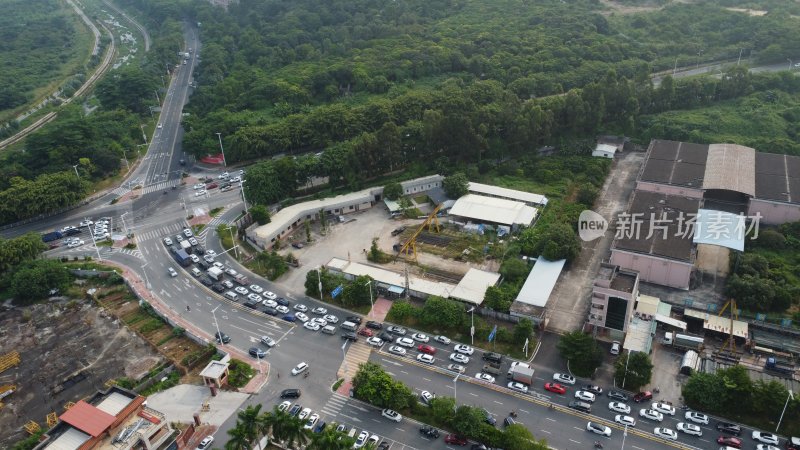 广东东莞：道路早高峰