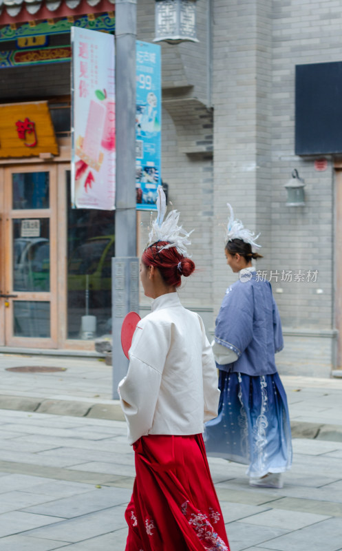 中国福建平潭岛海坛古城穿汉服的美女