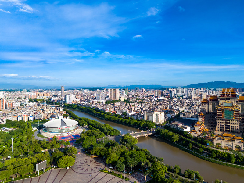 玉林城市建设蓝天白云航拍图