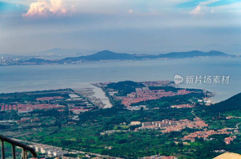 青岛崂山登高远望的海岸