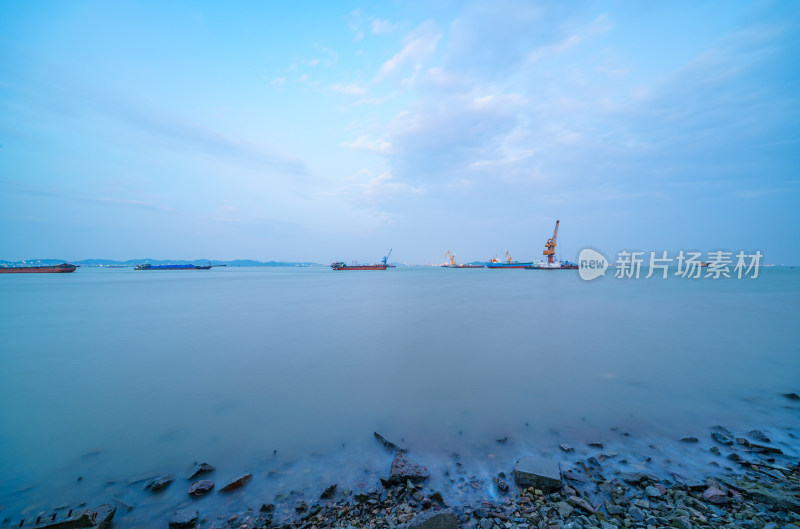 广州南沙海港码头货轮与海景海岛风光