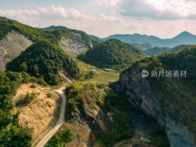 航拍蓝天白云下的青山河流稻田乡村风光