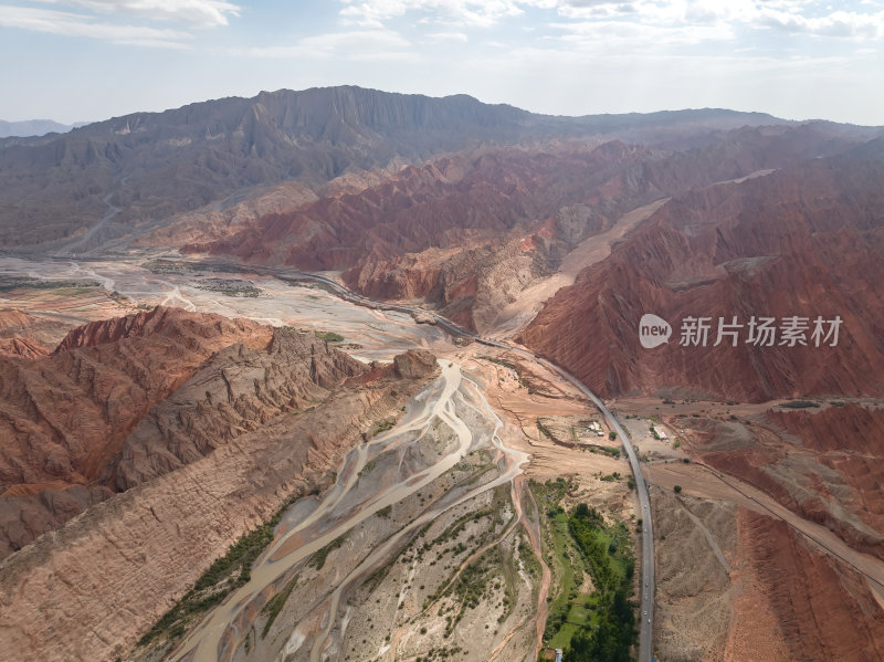 新疆南疆阿克苏库车天山大峡谷丹霞高空航拍