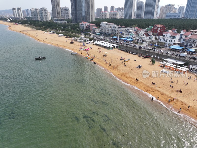 威海市网红打卡地火炬八街沙滩海岸秋季风光