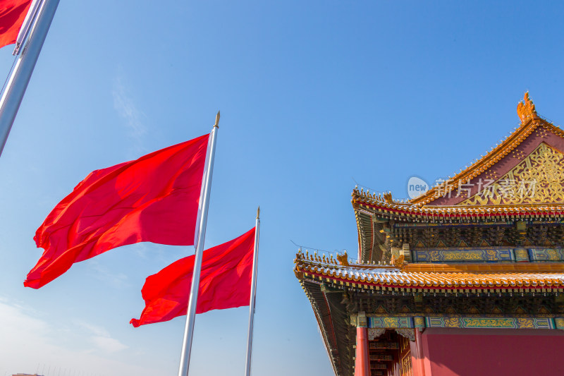 红旗与古建