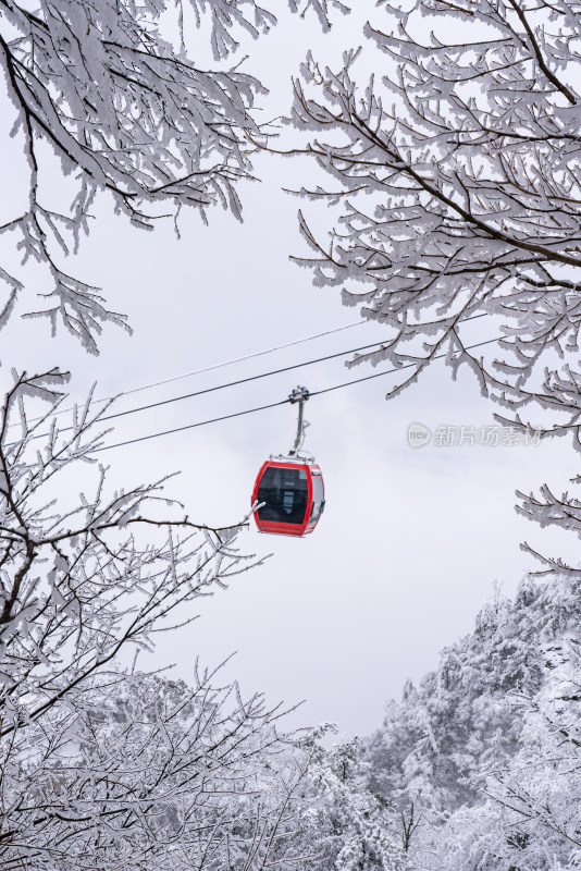 河南老君山景区冬天雪景索道旅游