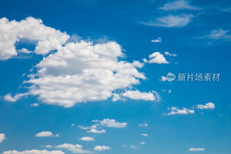 蓝天白云背景图