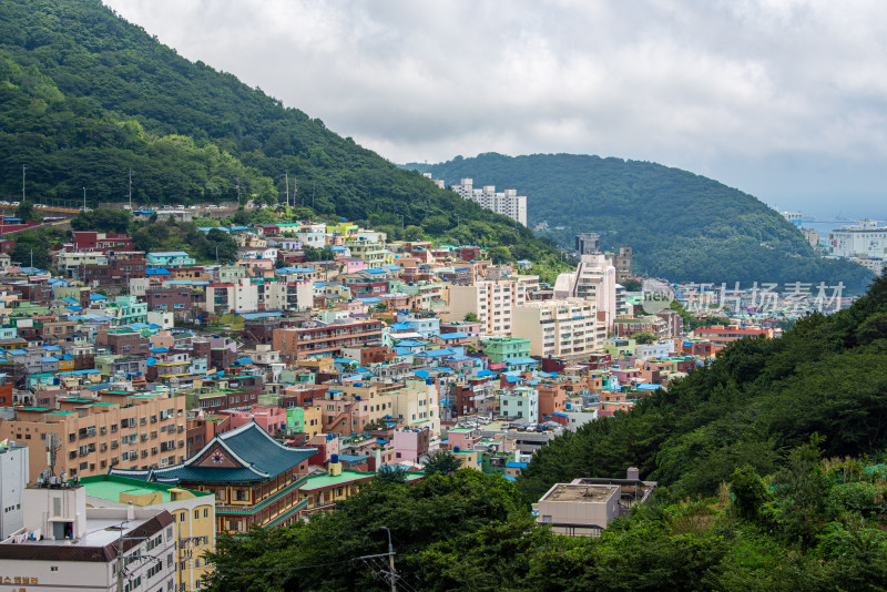 韩国釜山著名景点甘川文化村风光