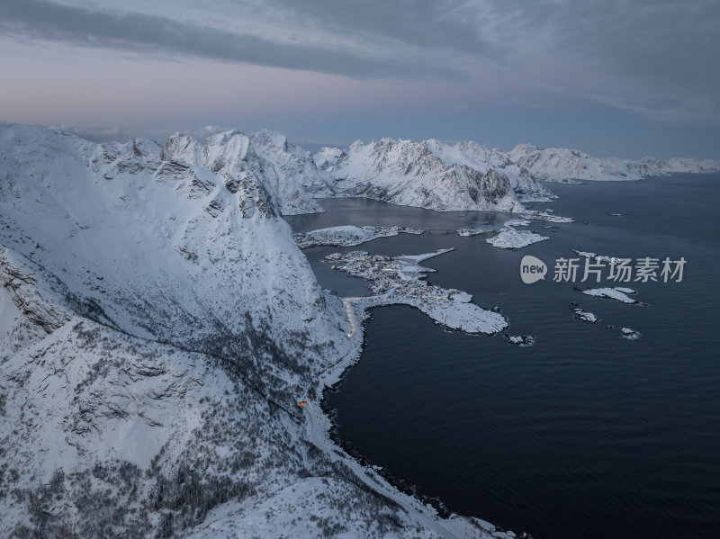 挪威罗弗敦群岛北极圈雷纳冬季雪景高空航拍