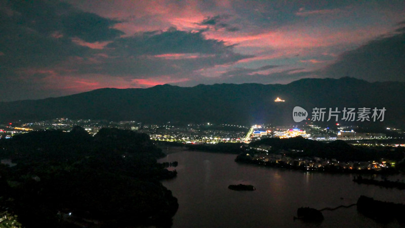 广东肇庆城市夜景灯光航拍图