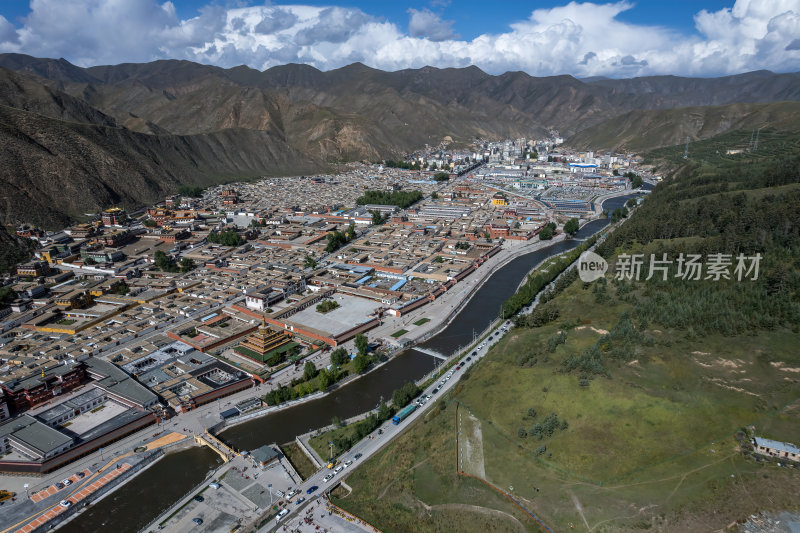 甘肃甘南拉卜楞寺高原藏地古城全景航拍