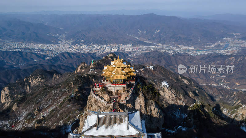 河南老君山飞雪中的千年古树冬季航拍