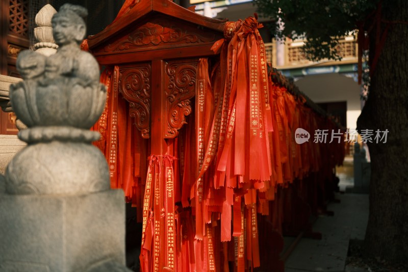 武汉宝通禅寺宝通寺寺庙内祈福丝带