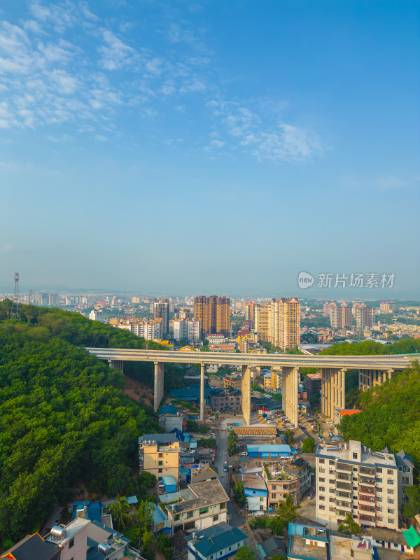 航拍景洪市城市天际线与高架桥交通