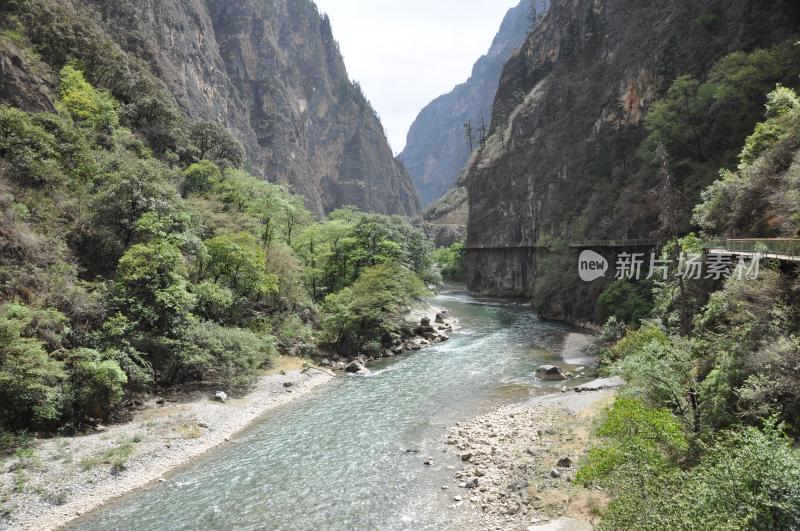 香格里拉峡谷风光