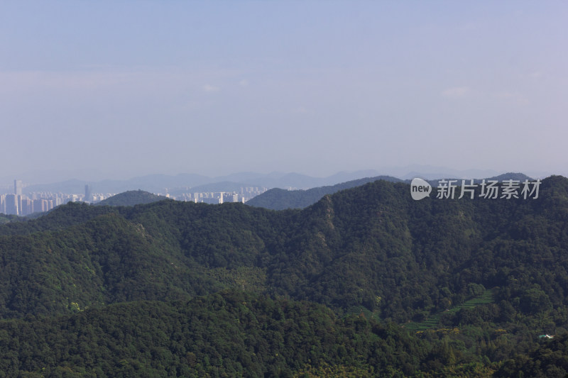 杭州北高峰俯瞰杭州城市的壮阔全景风光