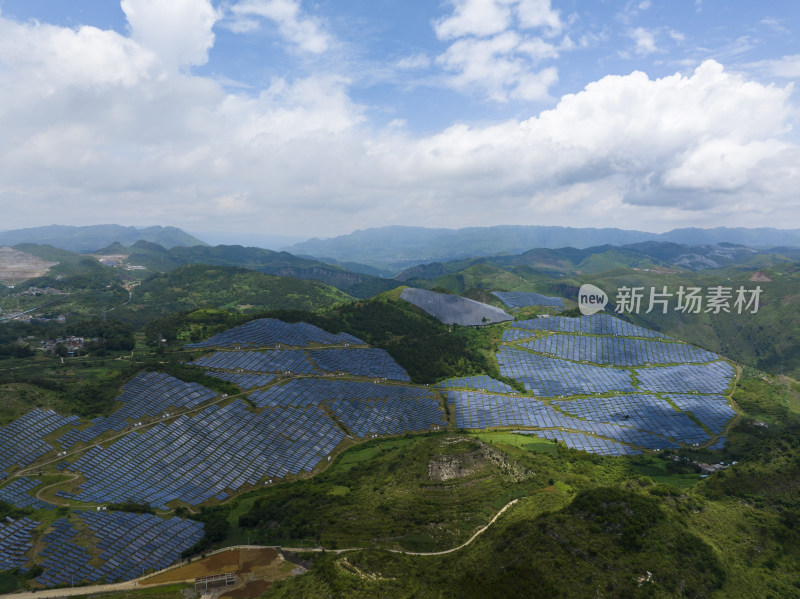 喀斯特地貌山顶光伏新能源航拍