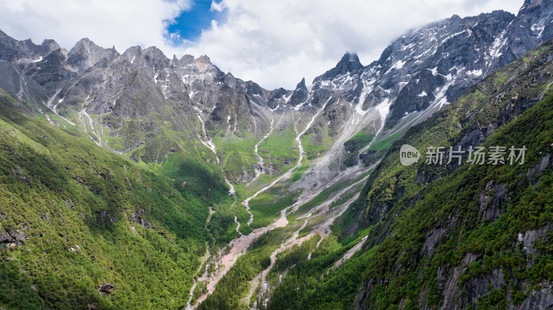 四川阿坝理县理小路自驾游沿途高山雪山