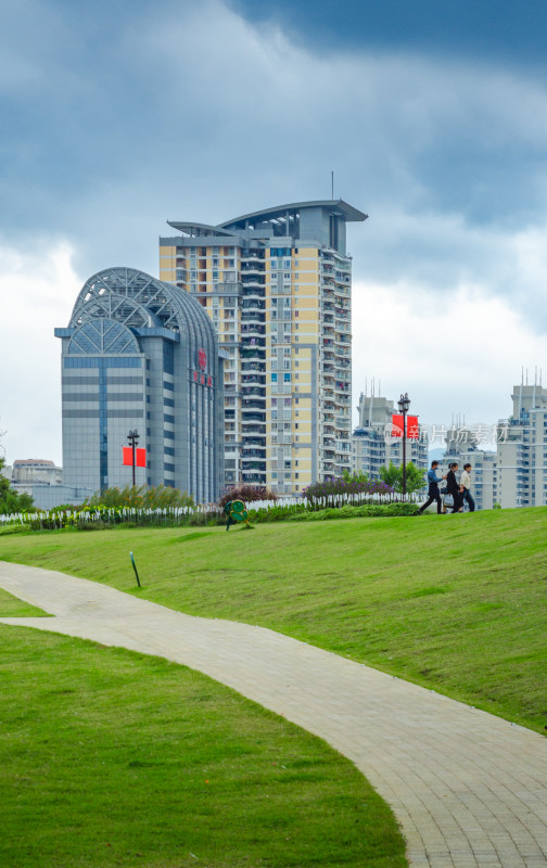 福建省福州青年广场的草坪山坡