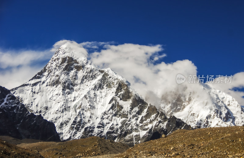 高原雪山自然风景