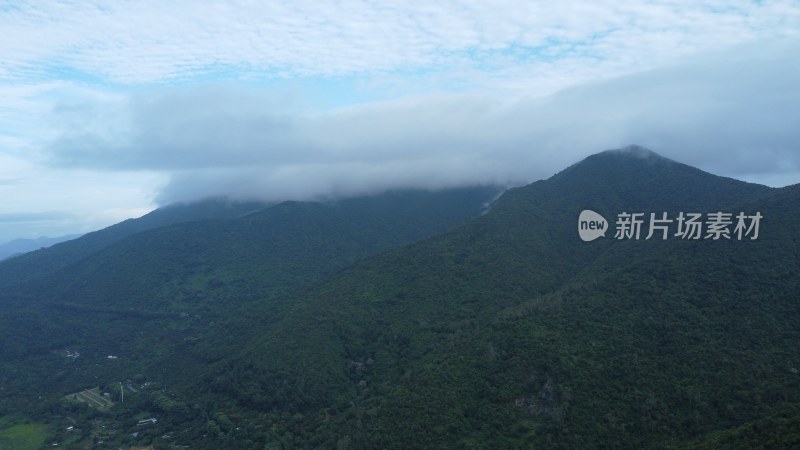 广东东莞：航拍清晨银瓶山森林公园云雾缭绕