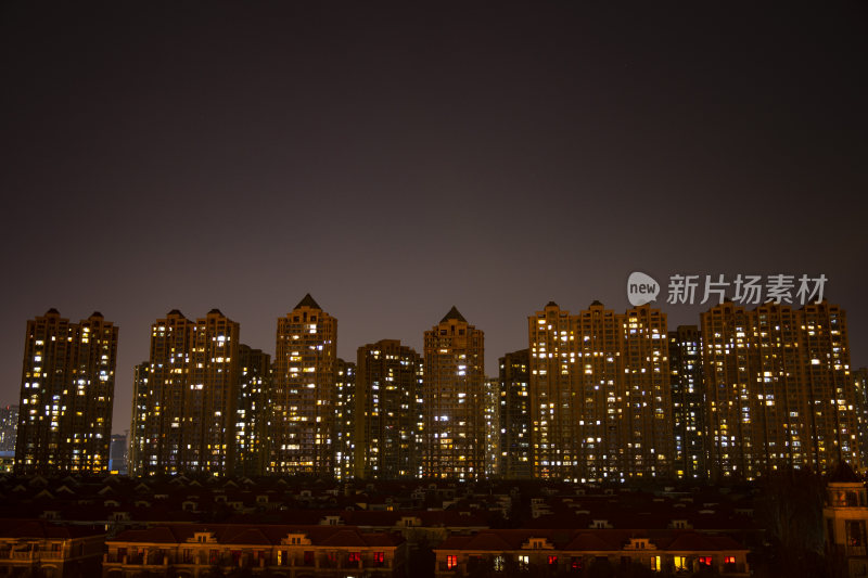 夜晚城市住宅区高楼灯光景象