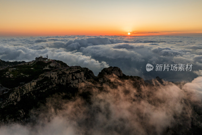 泰山之巅云海日出奇观