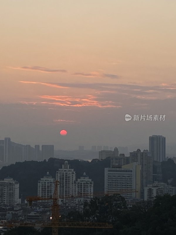 广西梧州明珠塔日出和云海