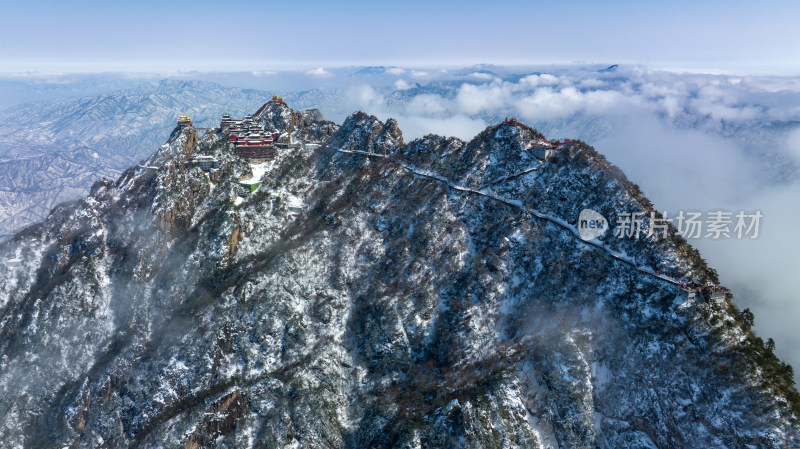 洛阳老君山金顶建筑群雪后云海自然风景