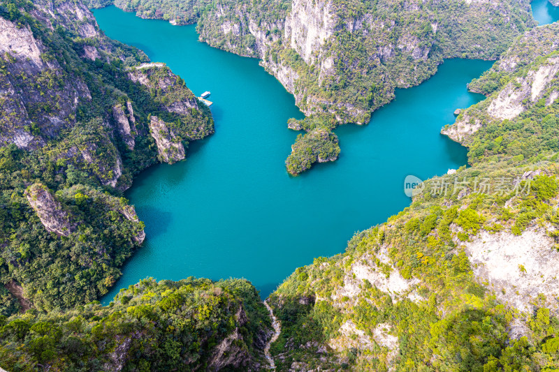 航拍峰林峡山水风光全景