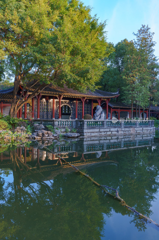 佛山顺峰山公园粤剧大观园传统岭南园林湖景