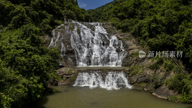 航拍深圳马峦山坪山碧岭瀑布群风景