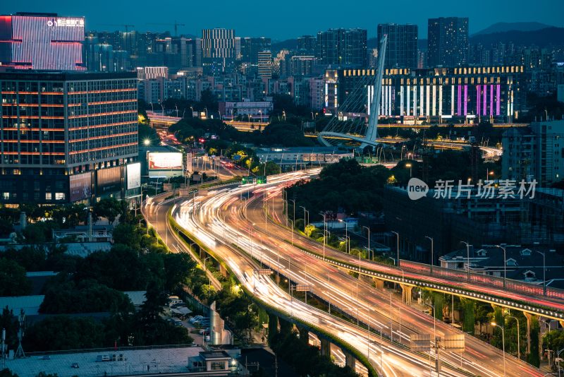 城市立交枢纽车流夜景