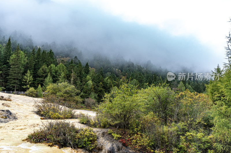 四川阿坝藏族羌族自治州黄龙风景区