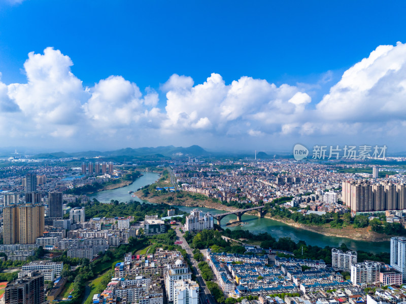 来宾城市大景蓝天白云交通航拍图