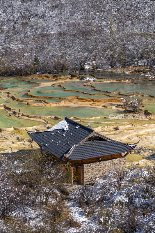 四川阿坝州黄龙秋色网红瑶池雪景