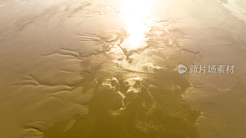 黄河金色沙滩滩涂阳光反射唯美背景
