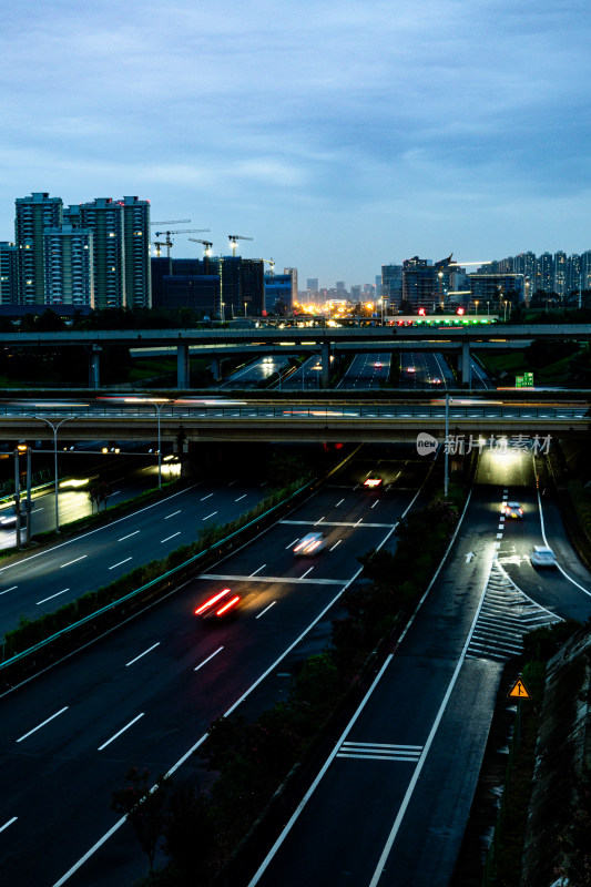 夜景道路汽车