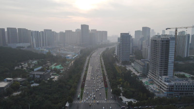 航拍山东济南经十路城市交通