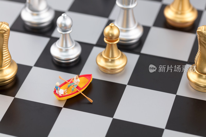 微缩摄影国际象棋棋盘上划船