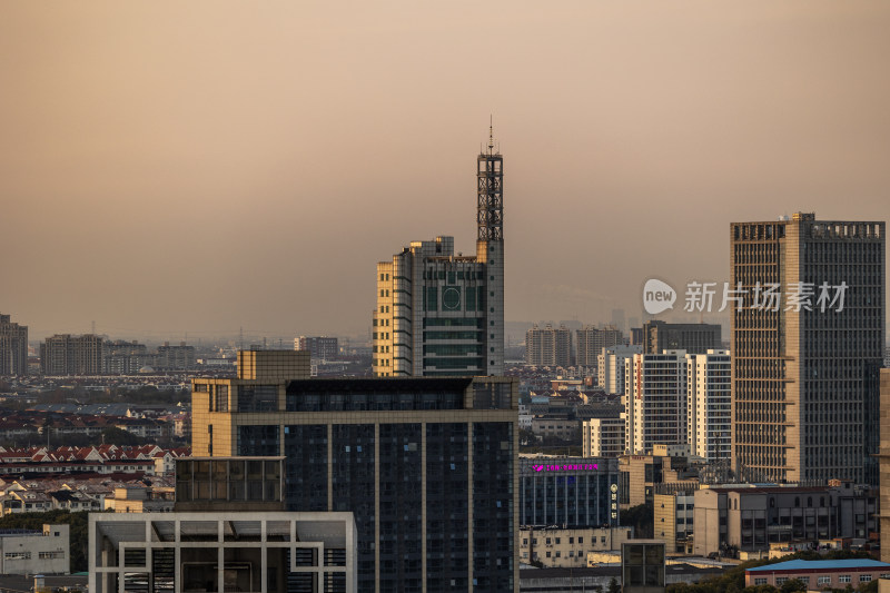 上海嘉定新城住宅楼高楼傍晚黄昏