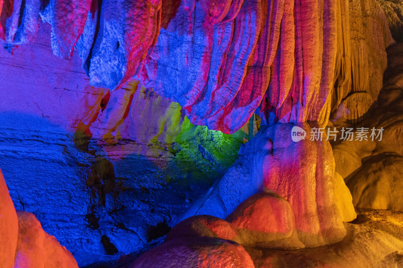 桂林永福县岩溶地貌-多色灯光照射的钟乳石