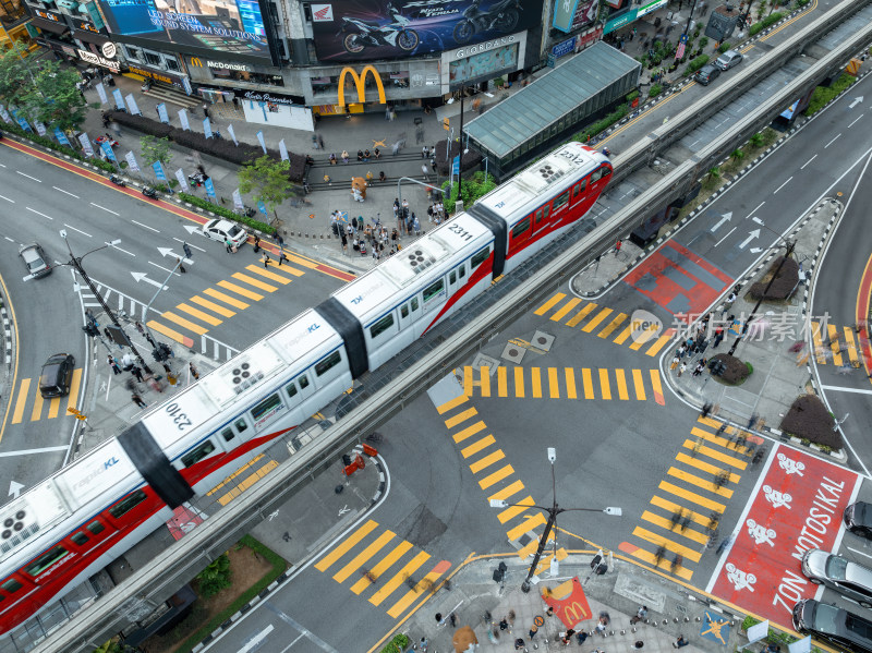 马来西亚吉隆坡武吉免登路轻轨站高空俯拍