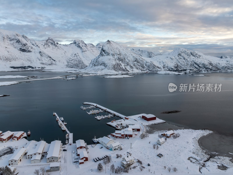 挪威罗弗敦群岛北极圈雷纳冬季雪景高空航拍