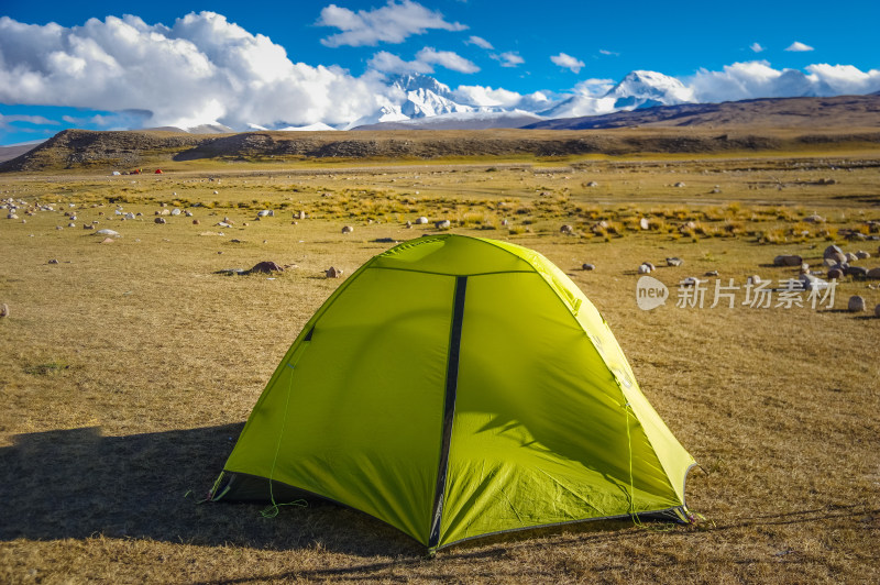 雪山脚下帐篷露营徒步旅行