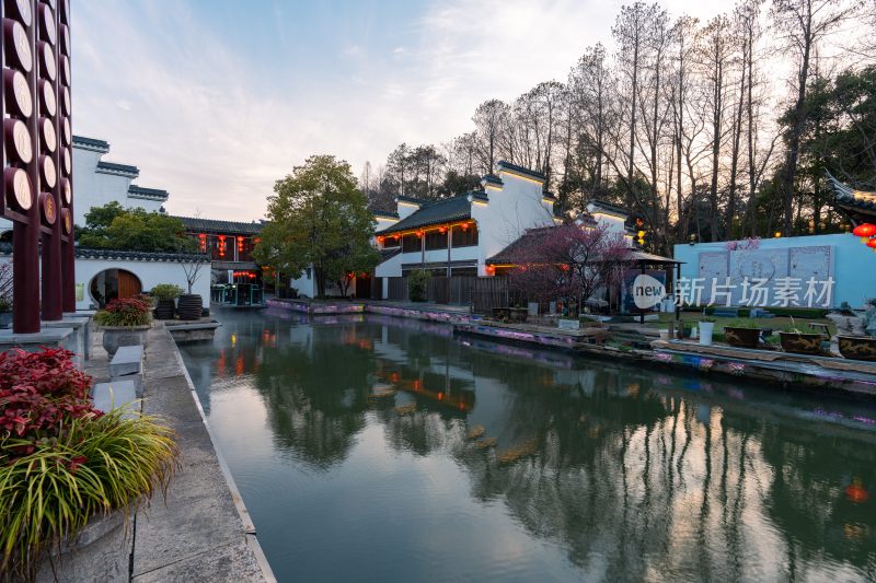 南京白鹭洲秦淮河傍晚夜景