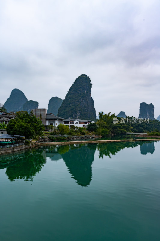 桂林阳朔漓江遇龙河山水景观