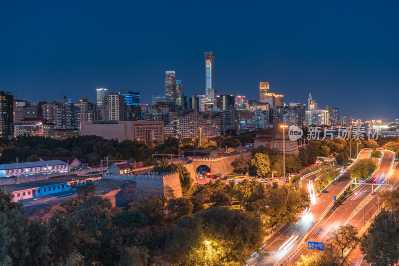 北京夜幕下灯火辉煌的城市夜景