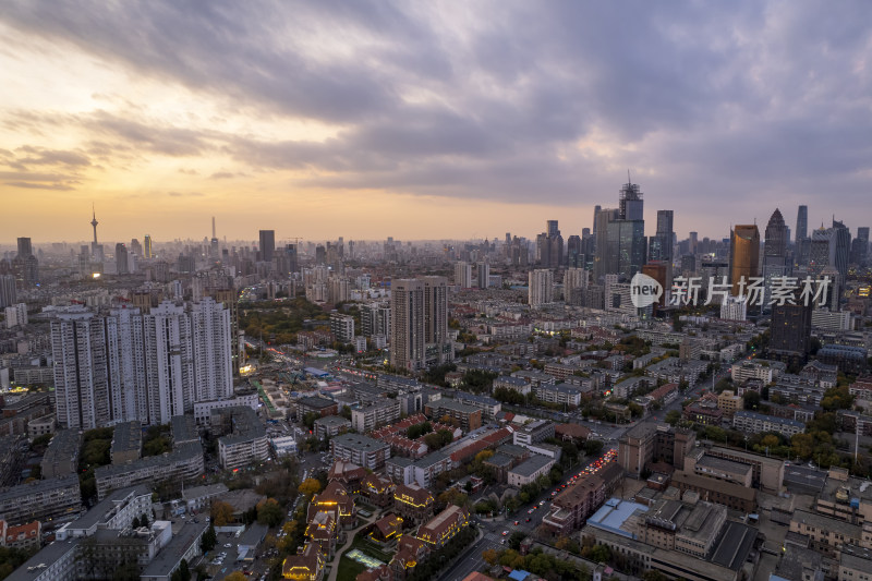 天津海河风景线小白楼商圈城市建筑日落风光